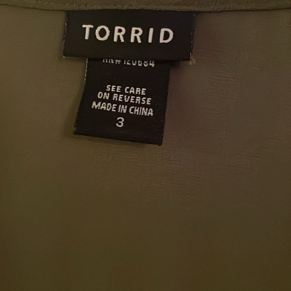 Torrid olive green blouse - Picture 3 of 6